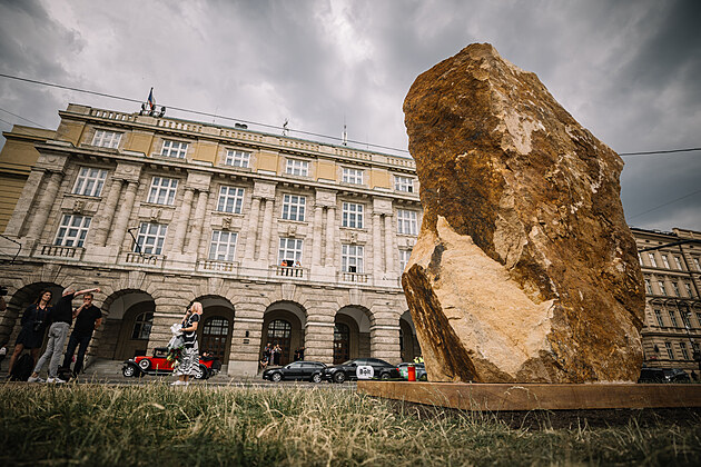 Odhalení pomníku pipomínajícího obti prosincového útoku na Filozofické...