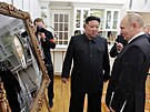 Kim ong-un daroval Vladimiru Putinovi portrét. (19. ervna 2024)