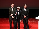Viggo Mortensen pevzal cenu prezidenta Mezinárodního filmového festivalu...
