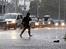 Silná boue provázená hustým detm a nárazy vtru  v Praze na Andlu. (27....