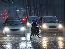 Silná boue provázená hustým detm a nárazy vtru  v Praze na Andlu. (27....