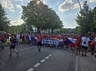 etí fanouci v Hamburku pochodují na utkání proti Turecku.