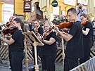 Jazz, folk, rock, pop nebo teba folklor. Stailo jen hledat na nmstch a v...