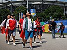 etí fanouci u stadionu v Hamburku ped duelem národního týmu proti Gruzii.