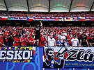 etí fanouci v hlediti stadionu v Hamburku pi zápase Eura proti Gruzii.
