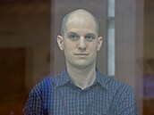 Americký noviná Evan Gershkovich ped soudem v Jekatrinburgu (26. ervna 2024)