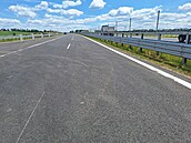 Slavnostní zprovoznní nového úseku dálnice D7 u Chluman na Lounsku (24....