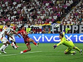 výcarský hrá Dan Ndoye stílí gól proti Nmecku.