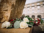 Odhalení pomníku p�ipomínajícího ob�ti prosincového útoku na Filozofické...