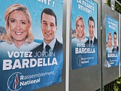Plakáty Národního sdruení Marine Le Penové v ulicích Francie ped prvním kolem...