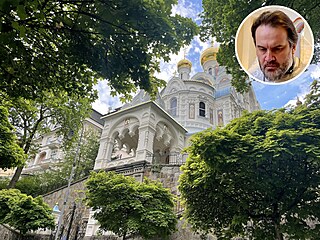 Karlovarský chrám svatých apo�tol� Petra a Pavla. Na fotografii v krou�ku je...