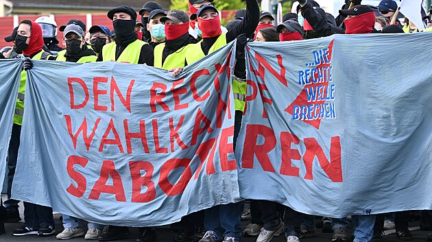 Zlomme pravicovou vlnu, skanduj odprci AfD v Essenu. (29. ervna 2024)