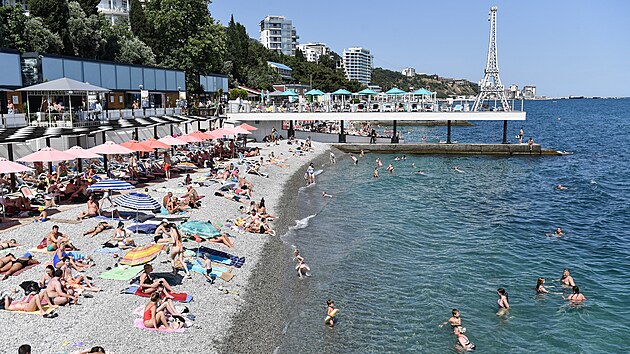 Ru�t� turist� v Jalt� na Krymu (22. �ervna 2024)