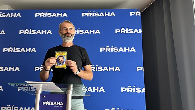 Robert lachta m ambice dostat se do Sentu, kandidovat bude v obvodu slo 56 - Beclav. Lidem bude rozdvat kupky s heslem Mj kup proti vld.  (27. ervna 2024)