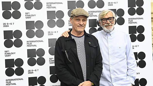 Do Karlovch Var dorazil herec Viggo Mortensen, ker si v ptek pevezme cenu prezidenta MFF Karlovy Vary a uvede film A na konec svta. (27. ervna 2024)