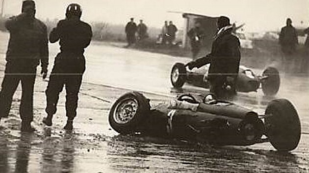 BRM P261 Grahama Hilla po nehod� ve Snettertonu v b�eznu 1964