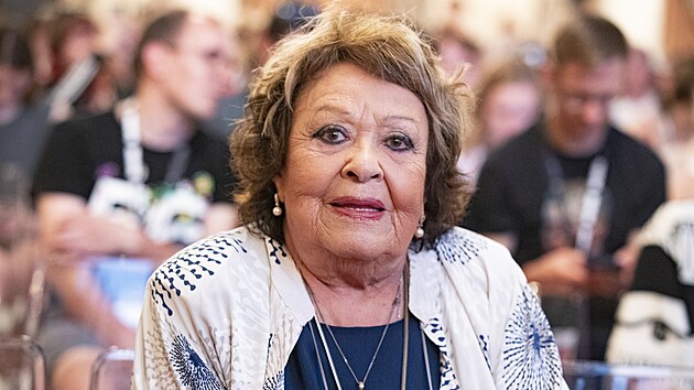Ji�ina Bohdalov� uvedla na festivalu v Karlov�ch Varech film Vra�da ing. �erta v kin� Pupp. (29. �ervna 2024)