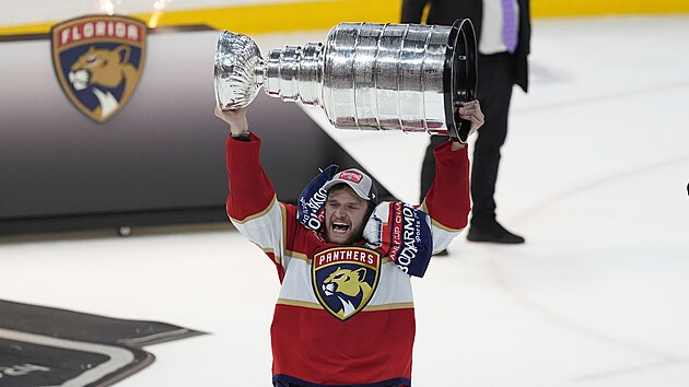 Finsk tonk Aleksander Barkov se Stanley Cupem.