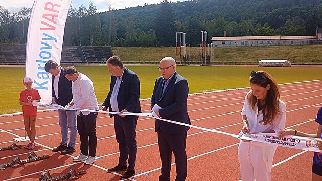 Rekonstrukce atletickho stadionu v Tuhnicch je hotov