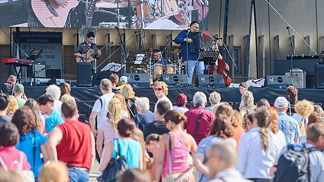 Na festivalu bude nvtvnky bavit i pikov zlnsk akordeonista Vojtch Szab.