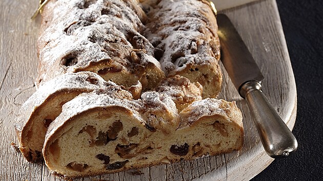 tola s kandovaným ovocem