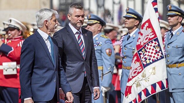 Prezident Petr Pavel pivtal slovenskho prezidenta Petera Pellegriniho, jeho prvn zahranin cesta vede tradin do Prahy.