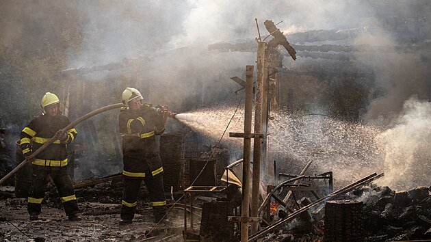 Moravskoslezt hasii v ptek zasahovali u rozshlho poru stodoly a roubenky v mstn sti Frdlantu nad Ostravic Lubno. (28. ervna 2024)