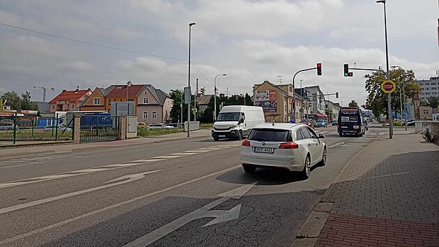 Od kiovatky s Vodn ulic (na snmku) smrem ven z msta je Rudolfovsk asi v nejhorm stavu.