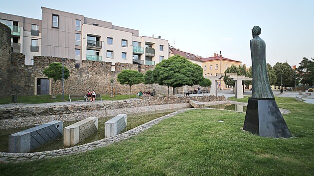 Od poloviny ervence bude Park Gustava Mahlera v Jihlav - a na vjimky typu farmsk trh nebo kulturn akce - nov nepstupn pro majitele s jejich psy. Nkte zastupitel si vak uvdomuj, e pouze tento zkaz lokalitu nespas.