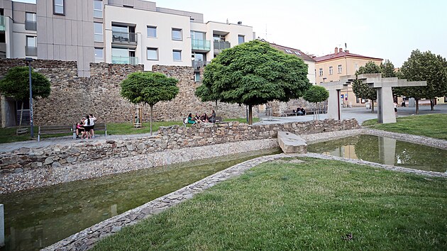 Od poloviny ervence bude Park Gustava Mahlera v Jihlav - a na vjimky typu farmsk trh nebo kulturn akce - nov nepstupn pro majitele s jejich psy. Nkte zastupitel si vak uvdomuj, e pouze tento zkaz lokalitu nespas.