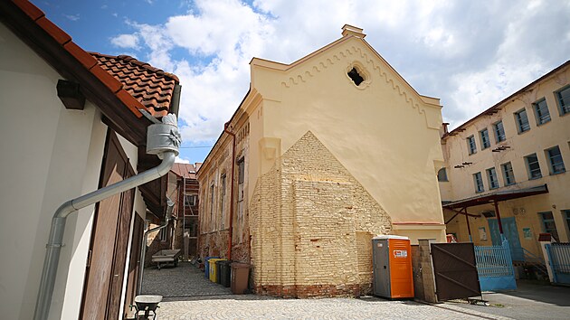 Pacovsk synagoga byla postavena nejpozdji v roce 1823. Za vlky zdej idovsk komunita vlivem nacistick vyvraovac politiky zanikla. idovsk obec proto v roce 1952 synagogu prodala sttnm lihovarm.