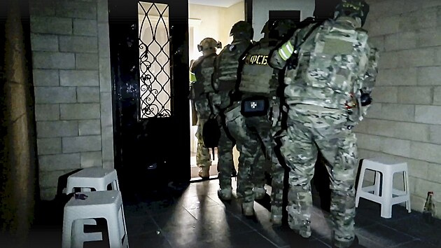 Policist a pslunci FSB pi protiteroristick operaci v ruskm Dagestnu (24. ervna 2024)