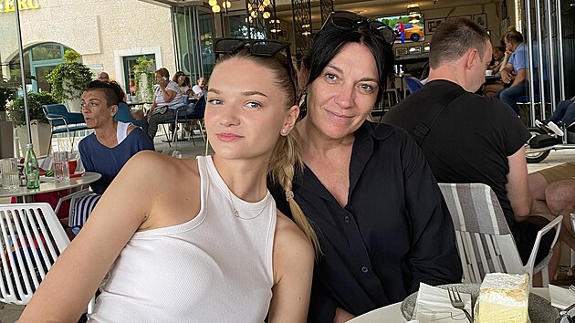 Vanessa ervov s maminkou Marktou, kter ped dvma lety po konfliktu s cyklistou Vclavem Socherem zemela v nemocnici. (28. ervna 2024)