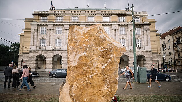Odhalen pomnku pipomnajcho obti prosincovho toku na Filozofick fakult Univerzity Karlovy. (21. ervna 2024)