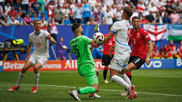 �esk� �to�n�k Adam Hlo�ek zahr�v� m�� rukou v utk�n� s Gruzi�.