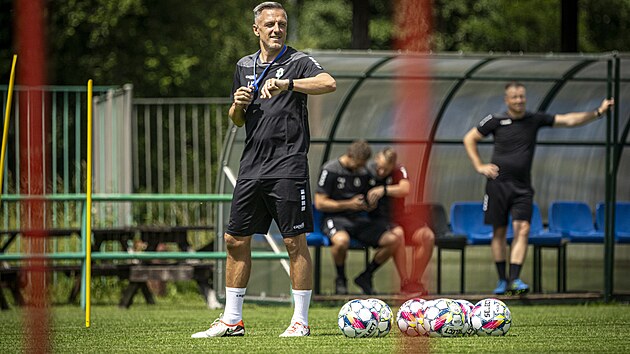 Luboš Kozel, Jablonec'li futbolcuların eğitimine liderlik ediyor.