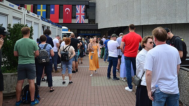 Prodej vstupenek na 58. ronk Mezinrodnho filmovho festivalu Karlovy Vary zaal ve tvrtek rno v Thermalu. (27. ervna 2024)