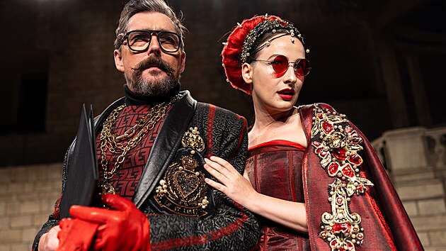 Ji Vyorlek a Anna Fialov v pedstaven Marn lsky snaha na Letnch shakespearovskch slavnostech