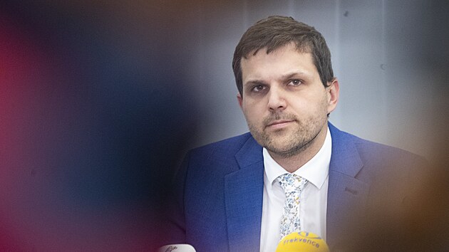 Ministr životního prostředí Petr Hladík na tiskové konferenci ke kotlíkovým...