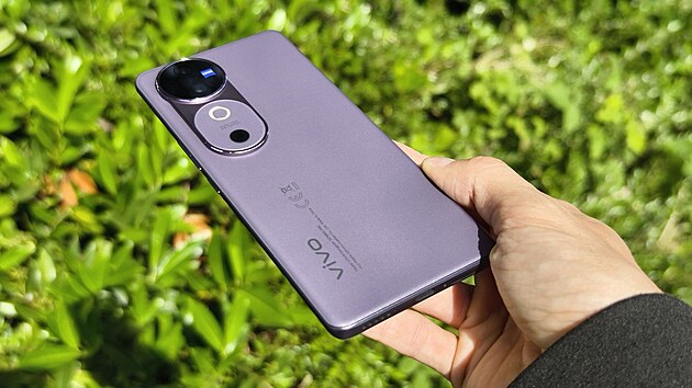 Vivo V40
