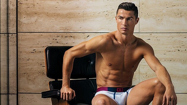 Cristiano Ronaldo v reklam na spodn prdlo sv znaky CR7