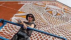 Ve Vamberku na Rychnovsku vzniká na fasádÄ� domu obř�­ malovaná krajka