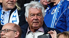 Jürgen Sparwasser v hlediti týmu 1. FC Magdeburg, za který v dobách NDR hrál....