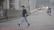 Bouka v Praze donutila lidi hledat úkryt. (27. ervna 2024)