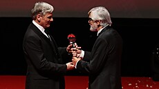 Viggo Mortensen pevzal Cenu prezidenta Mezinárodního filmového festivalu...