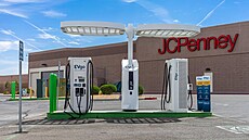 Kalifornie �kazí� pr�m�r. Ov�em v pozitivním smyslu. Ka�dá t�etí nabíje�ka,...