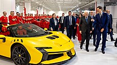 Italského prezidenta novou e-budovou provedl pedseda pedstavenstva John...