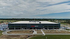 Nejv�t�í krytý autosalon p�edvád�cích, zánovních a ojetých voz� otev�ela...