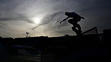Kanadský street skateboardista Ryan Decenzo v akci b�hem olympijské kvalifikace...