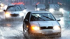 Silná boue provázená hustým detm a nárazy vtru  v Praze na Andlu. (27....